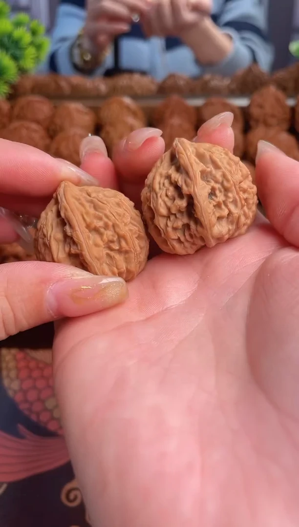 【闪购商品】文玩核桃把件S50号35尺龙珠