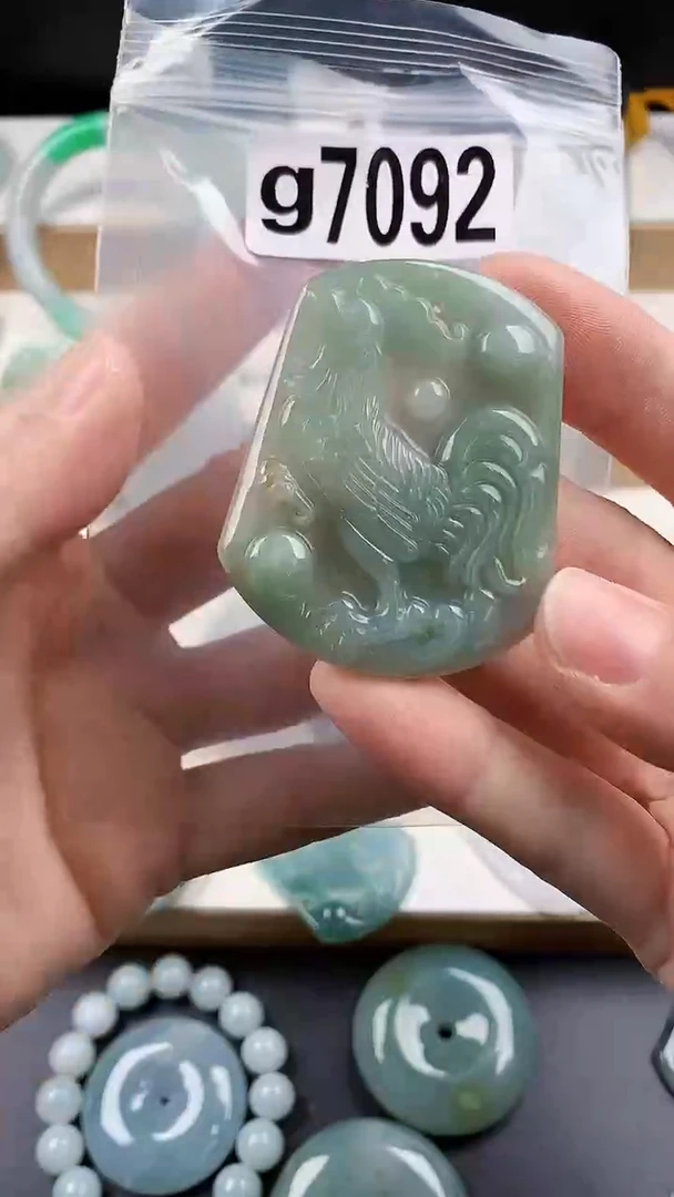 颈饰未镶嵌翡翠天然翡翠吊坠挂件