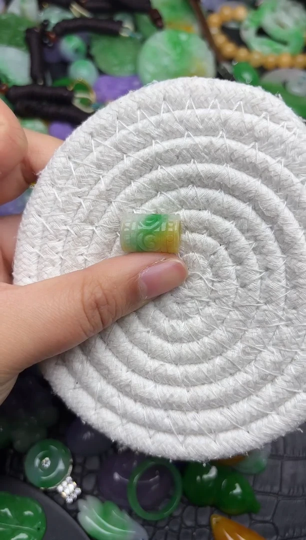 颈饰未镶嵌翡翠缅甸翡翠吊坠