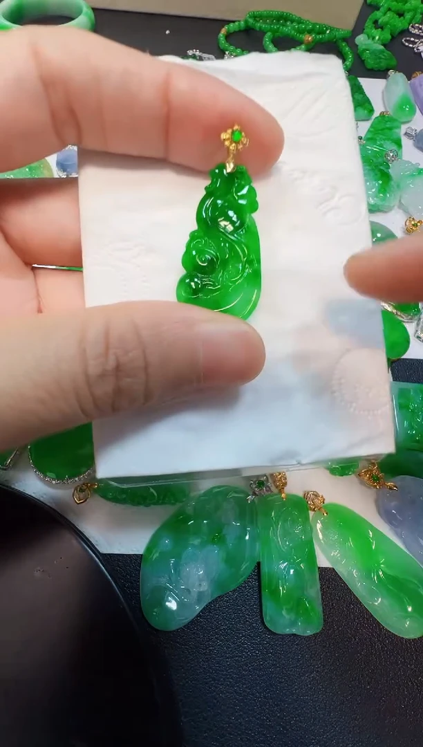 吊坠(不含链)18K金镶嵌翡翠2980