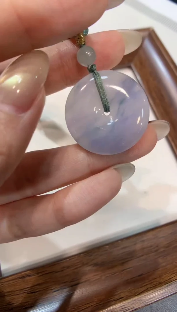 颈饰未镶嵌翡翠平安扣