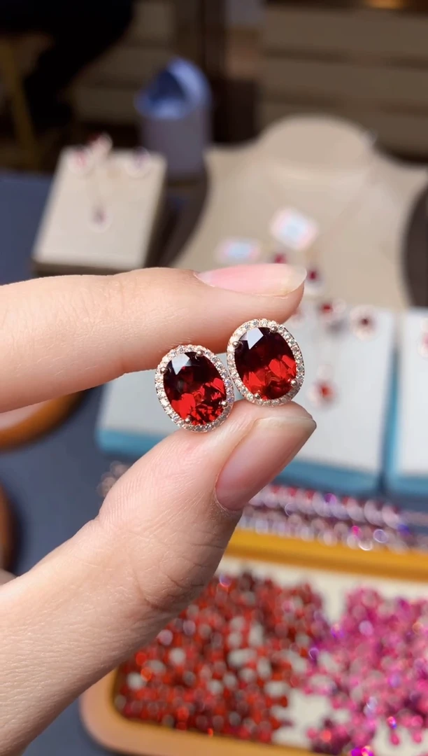 银S925镶嵌耳钉石榴石天然