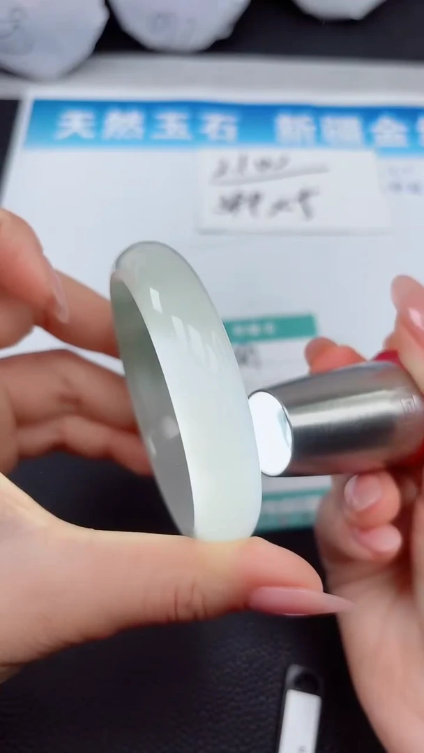 【闪购商品】石英质玉手镯未镶嵌A381