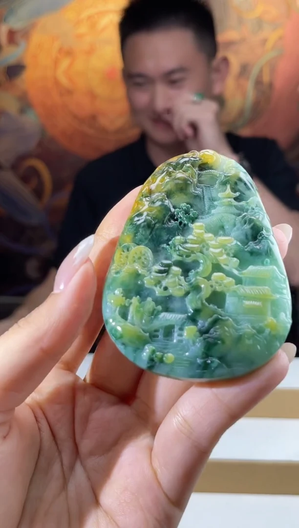 翡翠未镶嵌颈饰多样性发其一