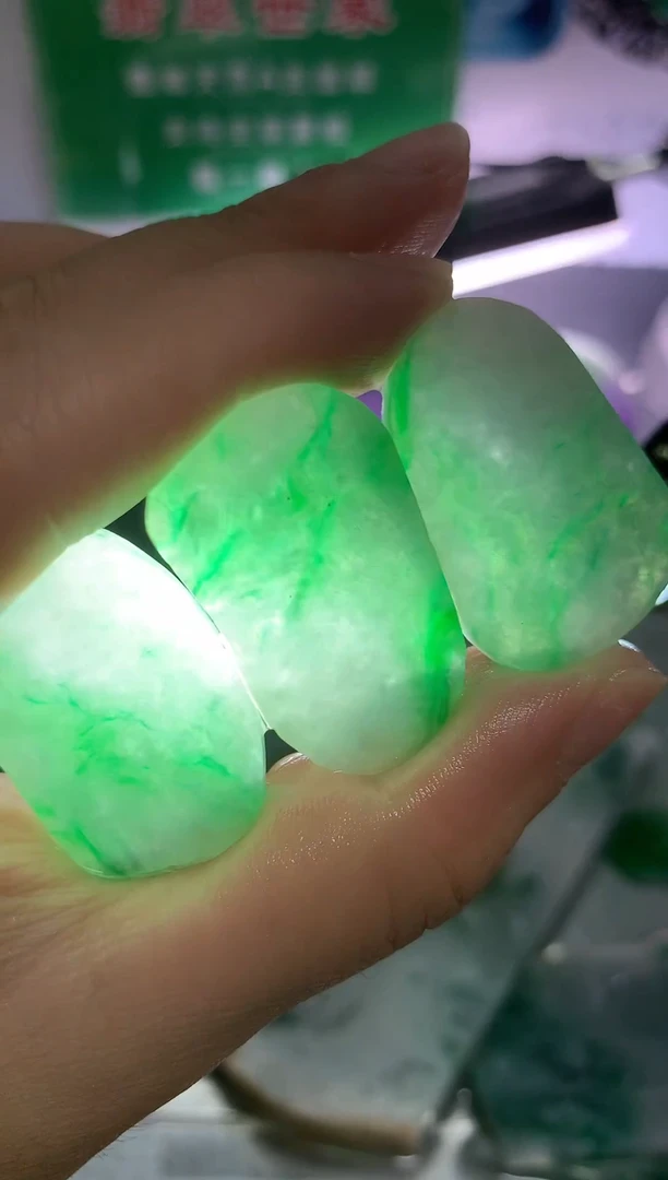 裸石翡翠翡翠吊坠