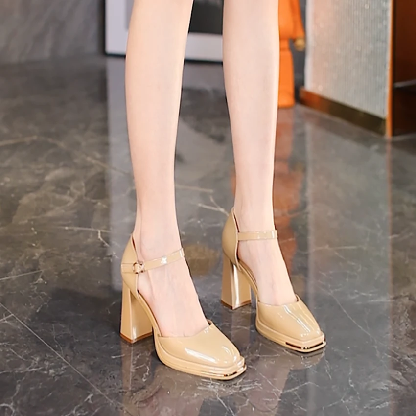 金属方头高跟凉鞋女2025夏季新款黑色设计感一字扣带中空粗跟单鞋