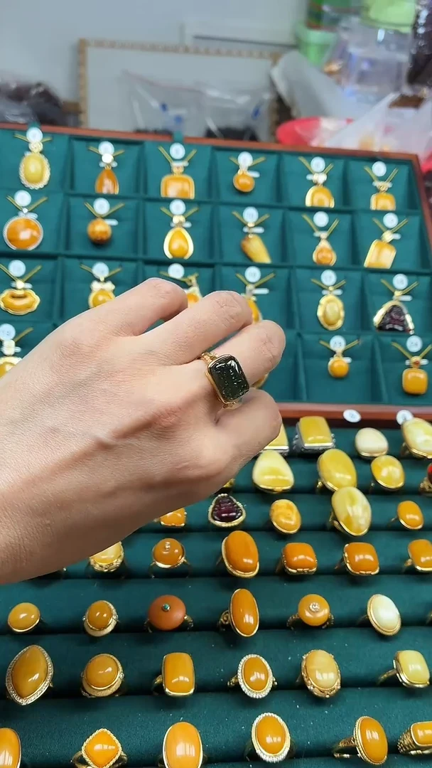 银S925镶嵌琥珀戒指绿化珀马鞍戒指