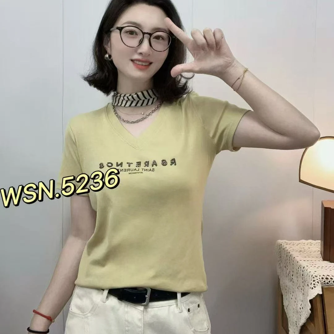 5236新款V领英文字母上衣