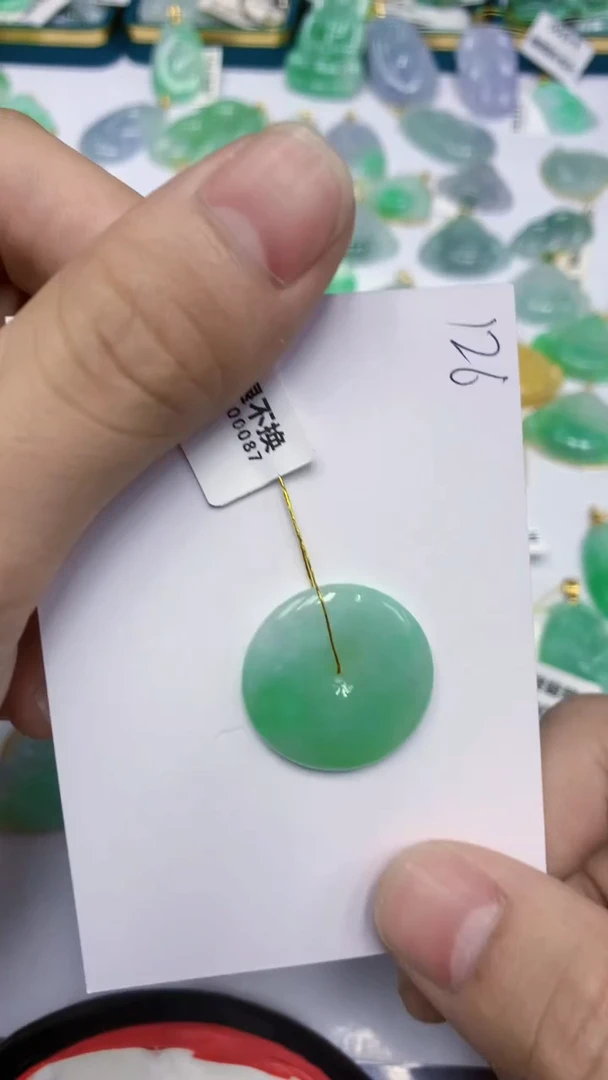 颈饰未镶嵌翡翠怡****?翡翠