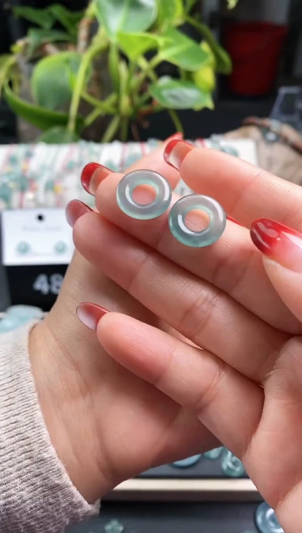 【闪购商品】翡翠散珠甜甜圈一对