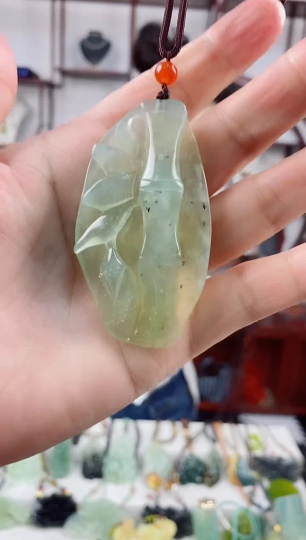 未镶嵌岫玉颈饰竹节