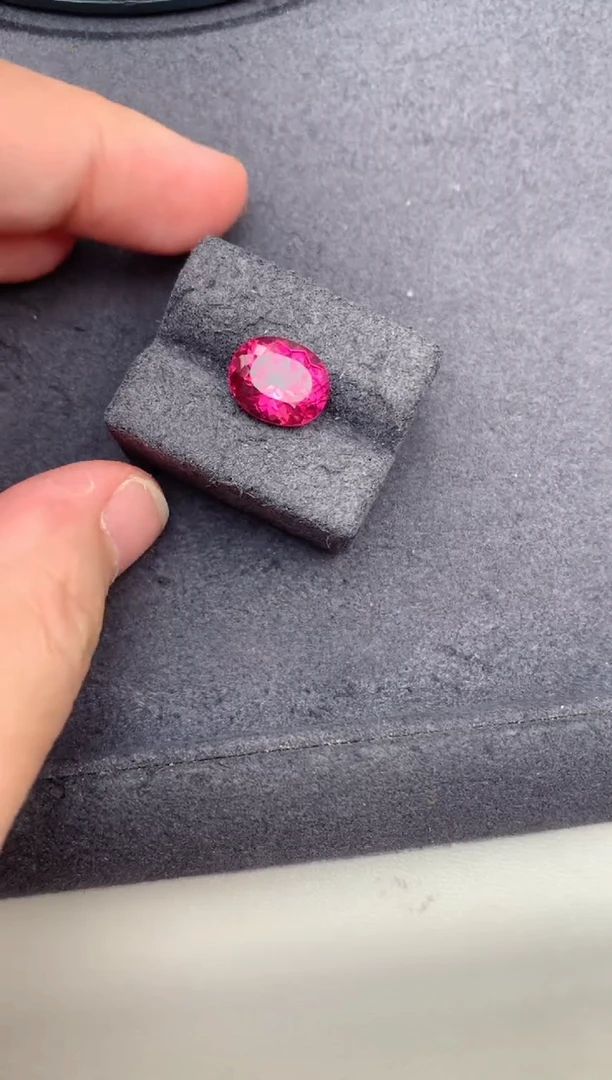 裸石未镶嵌碧玺3.9ct卢比莱 BF