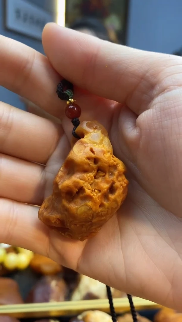 未镶嵌颈饰琥珀吊坠