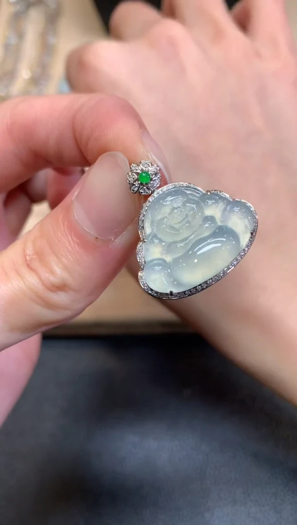 【闪购商品】翡翠颈饰18K金镶嵌佛公【无服务费】