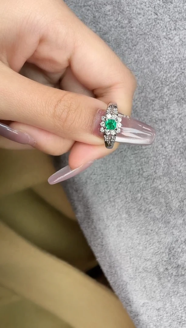 【闪购商品】祖母绿戒指铂Pt850镶嵌戒指