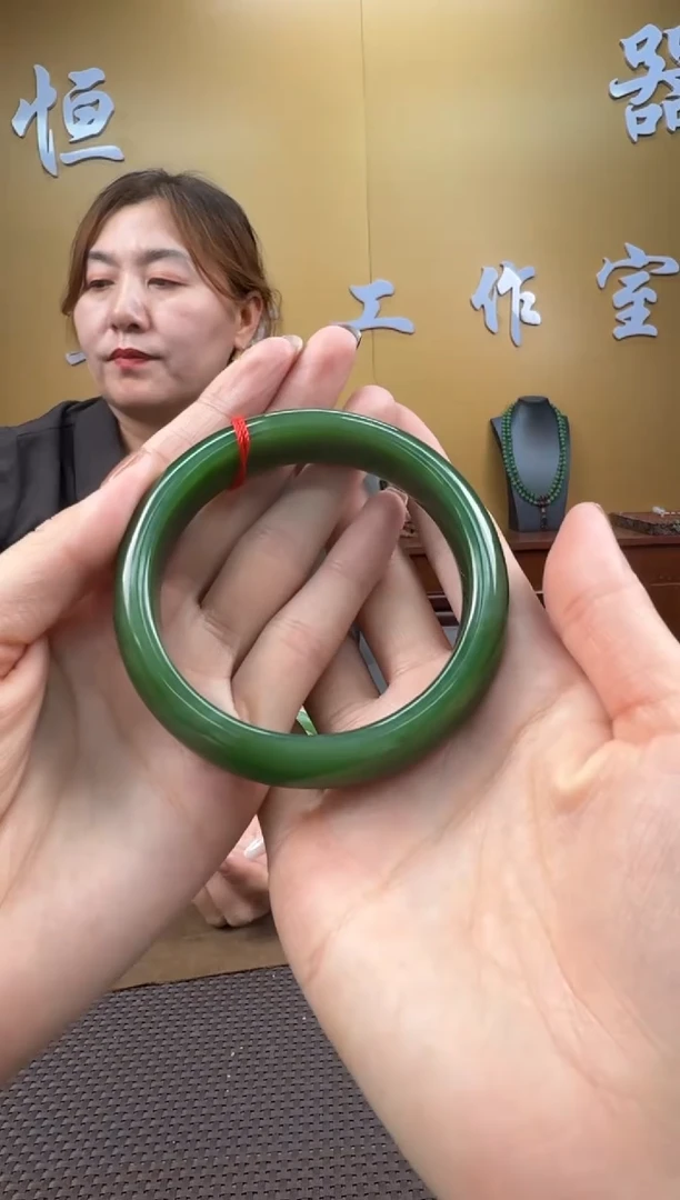 颈饰未镶嵌和田玉手镯60