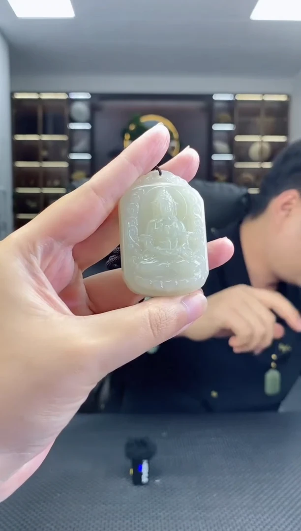 颈饰未镶嵌和田玉正装观音吊坠