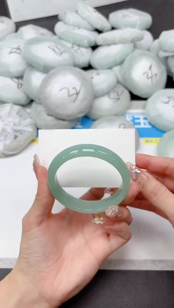 未镶嵌手镯石英质玉176-56.4