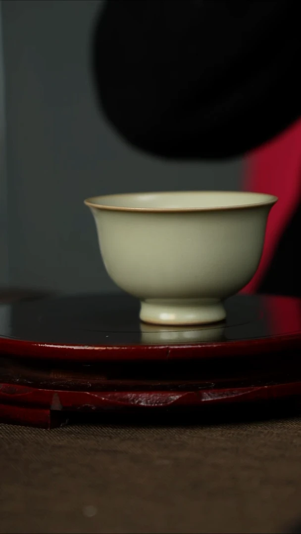 全品 粉青 压手杯 带底款