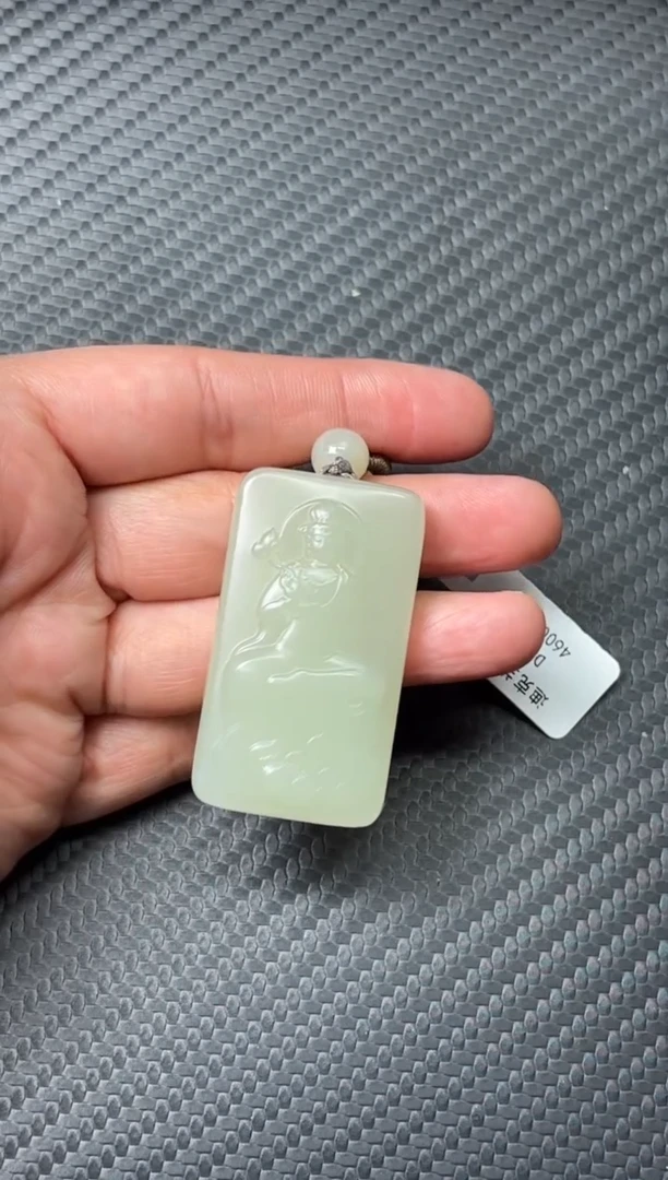 吊坠(赠链)未镶嵌和田玉且末迪克兰一细微色差吊坠