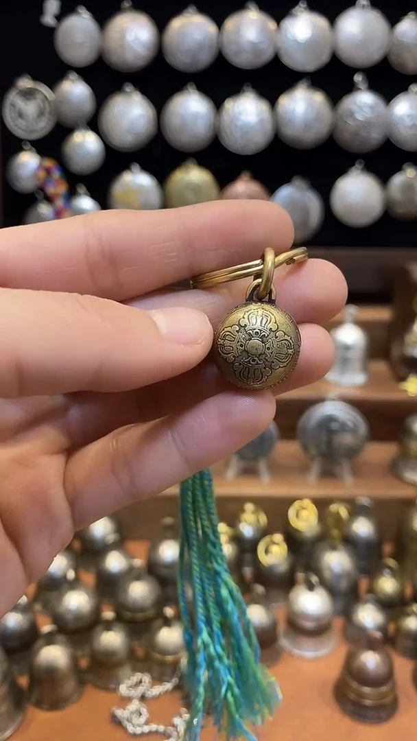 不丹双鱼圆铃铛全品竞拍