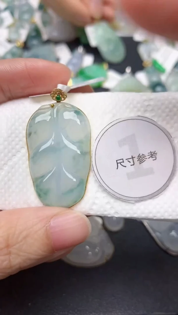 颈饰18K金镶嵌翡翠天然缅甸A货翡翠