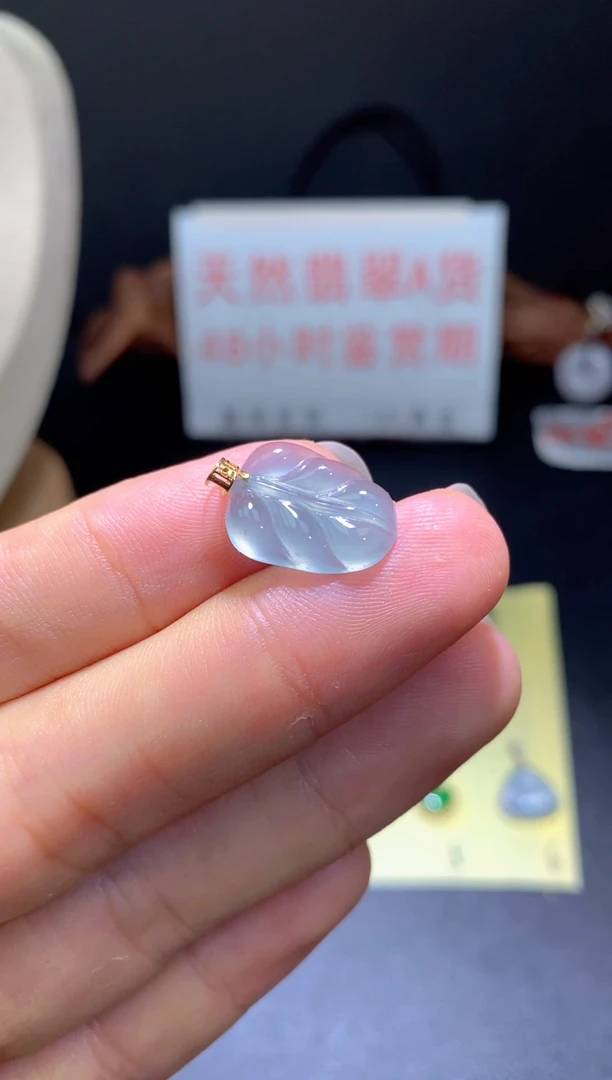 翡翠18K金镶嵌颈饰翡翠吊坠