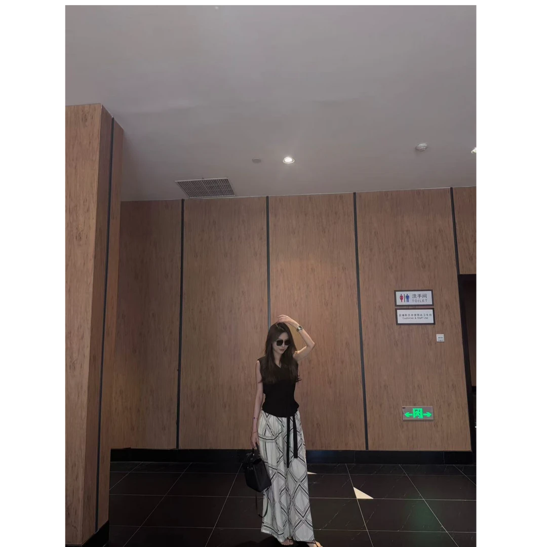 【梓铭】0705~气质姐姐～显瘦v领无袖气质天丝羊毛修身绑带上衣女夏