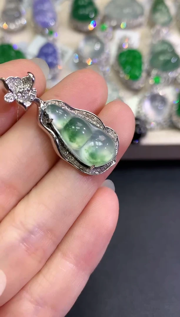 【闪购商品】翡翠颈饰18K金镶嵌D69