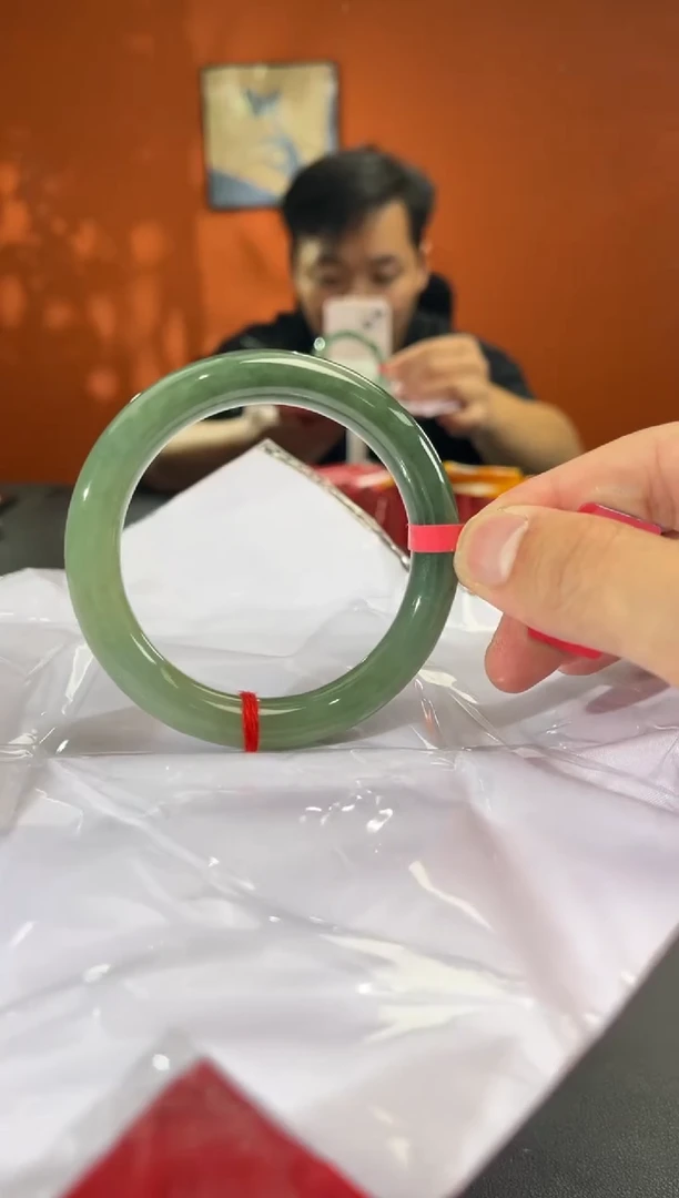 未镶嵌手镯翡翠2        圈口56