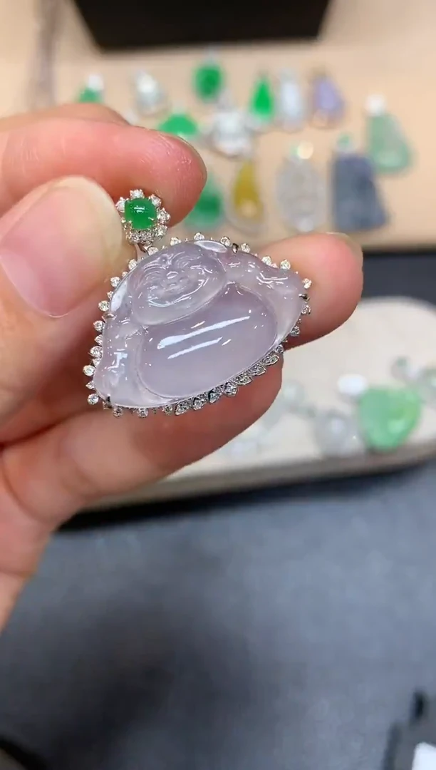 颈饰18K金镶嵌翡翠佛公【无服务费