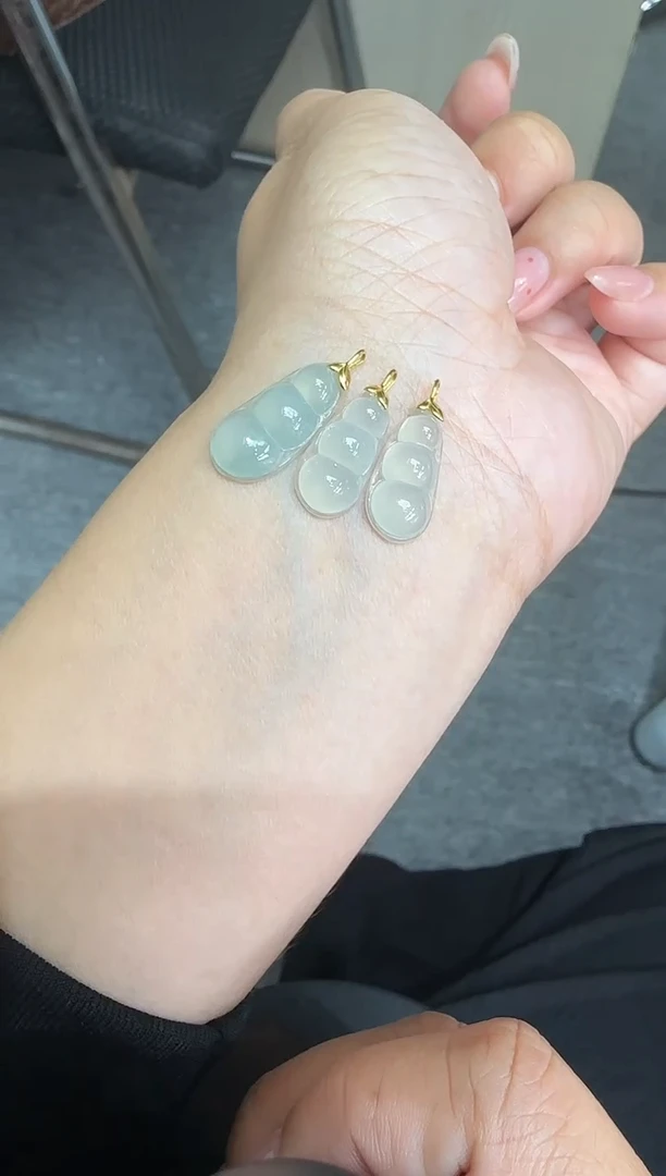 吊坠(不含链)18K金镶嵌翡翠豆子-多样性发货其一