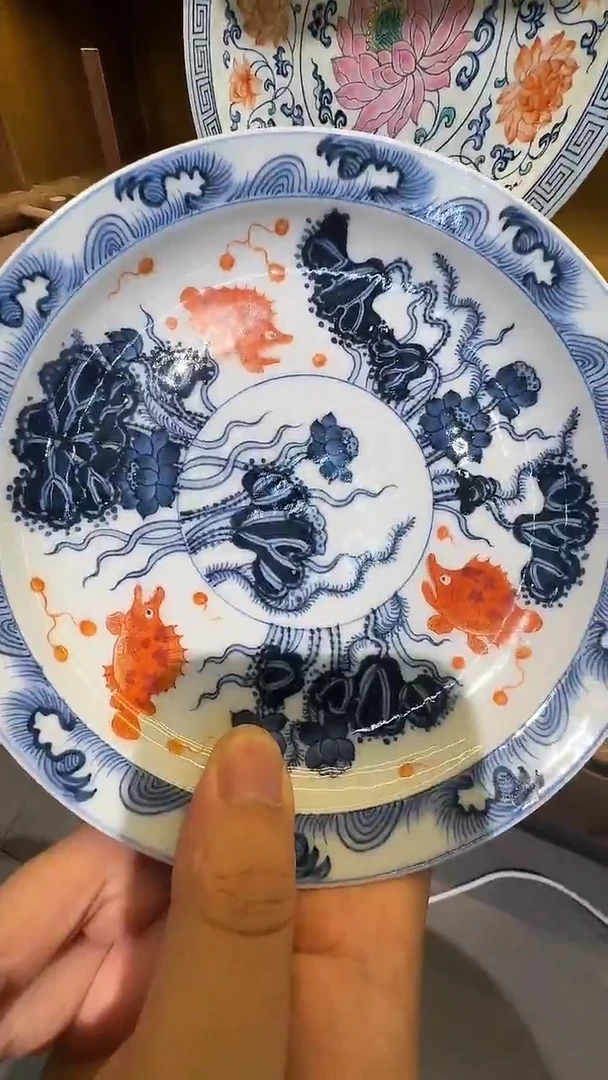 【初谨】青花矾红鱼藻壶承