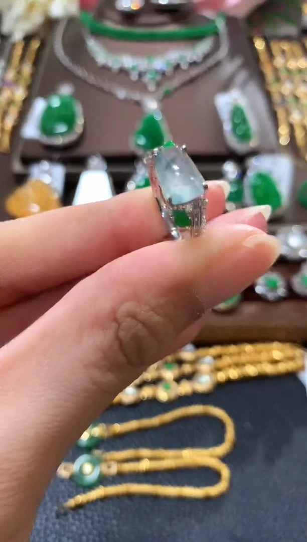 18K金镶嵌戒指翡翠z45