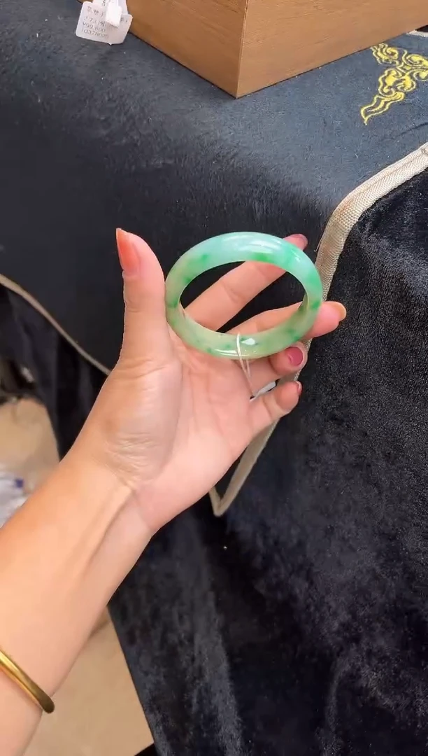 未镶嵌手镯翡翠手镯
