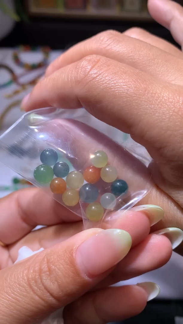 【闪购商品】定制翡翠未镶嵌珠子一组