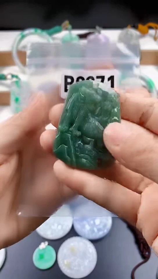 颈饰未镶嵌翡翠天然翡翠吊坠挂件