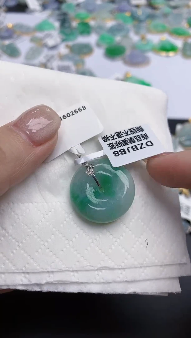 【闪购商品】翡翠颈饰18K金镶嵌天然缅甸翡翠A货