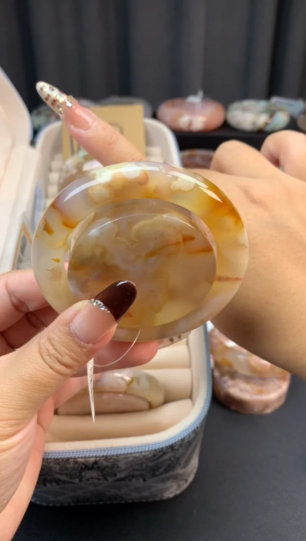 未镶嵌手镯石英质玉（55圈口）赠送镯心