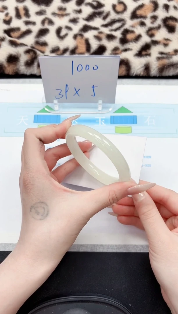 【闪购商品】石英质玉手镯未镶嵌23-52