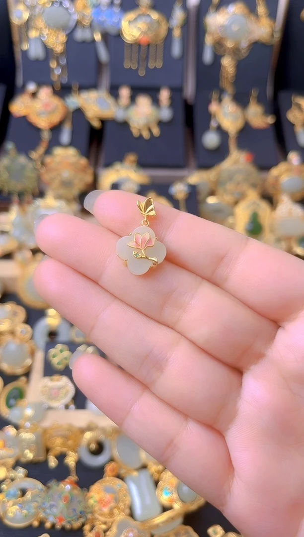 颈饰银S925镀金镶嵌和田玉蝶恋花荷花四叶草吊坠