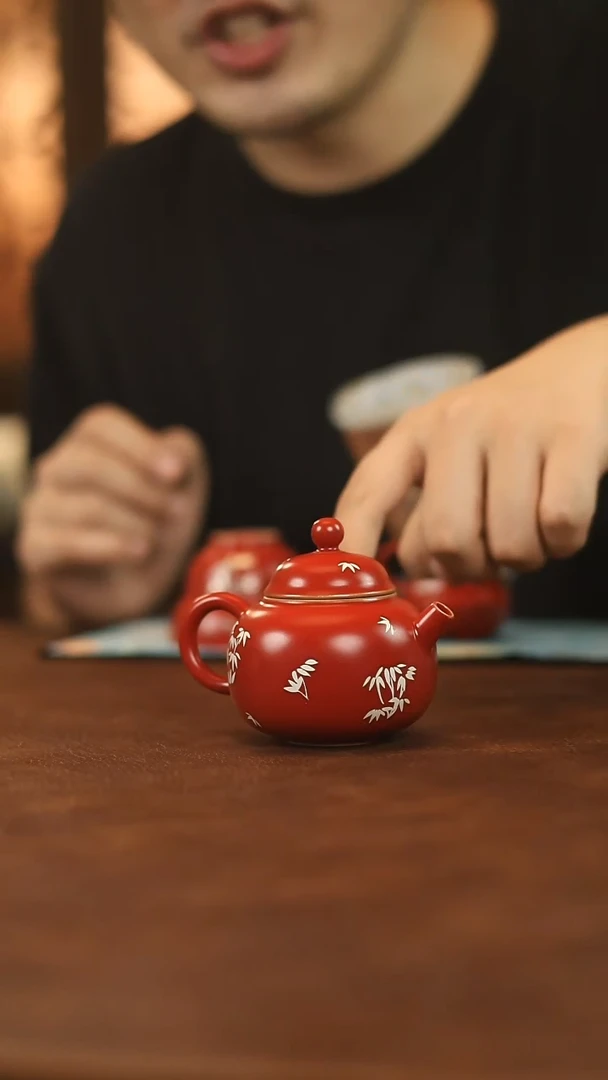 瓷片故宫红新壶形