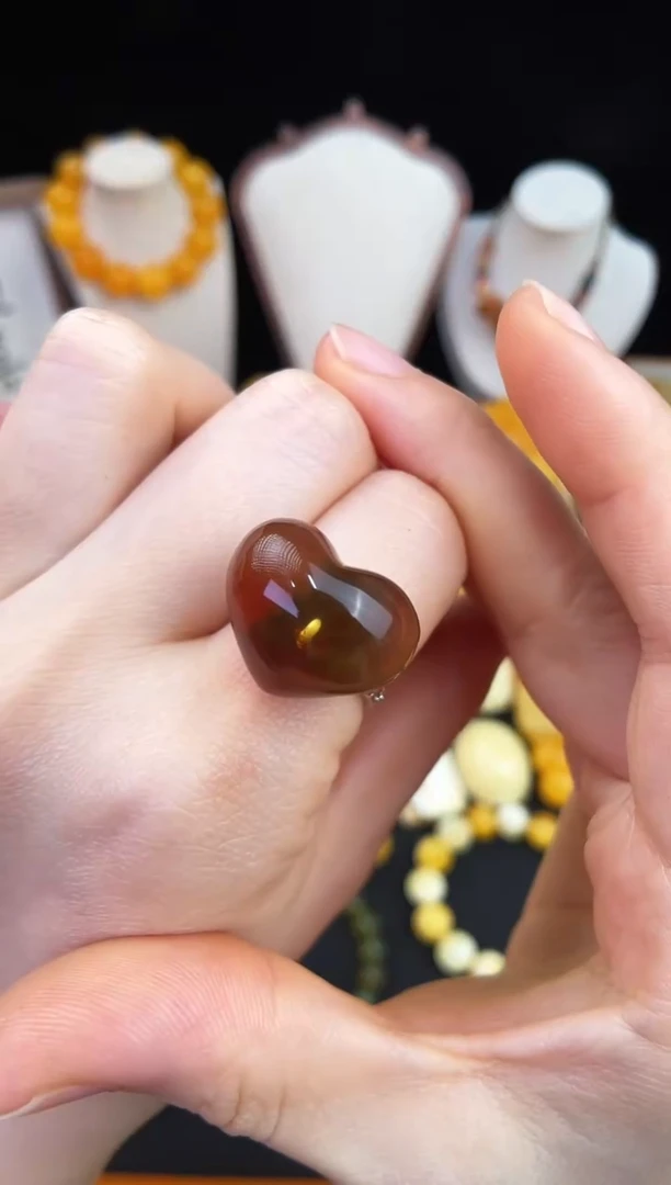 琥珀未镶嵌珠宝奇石柒月