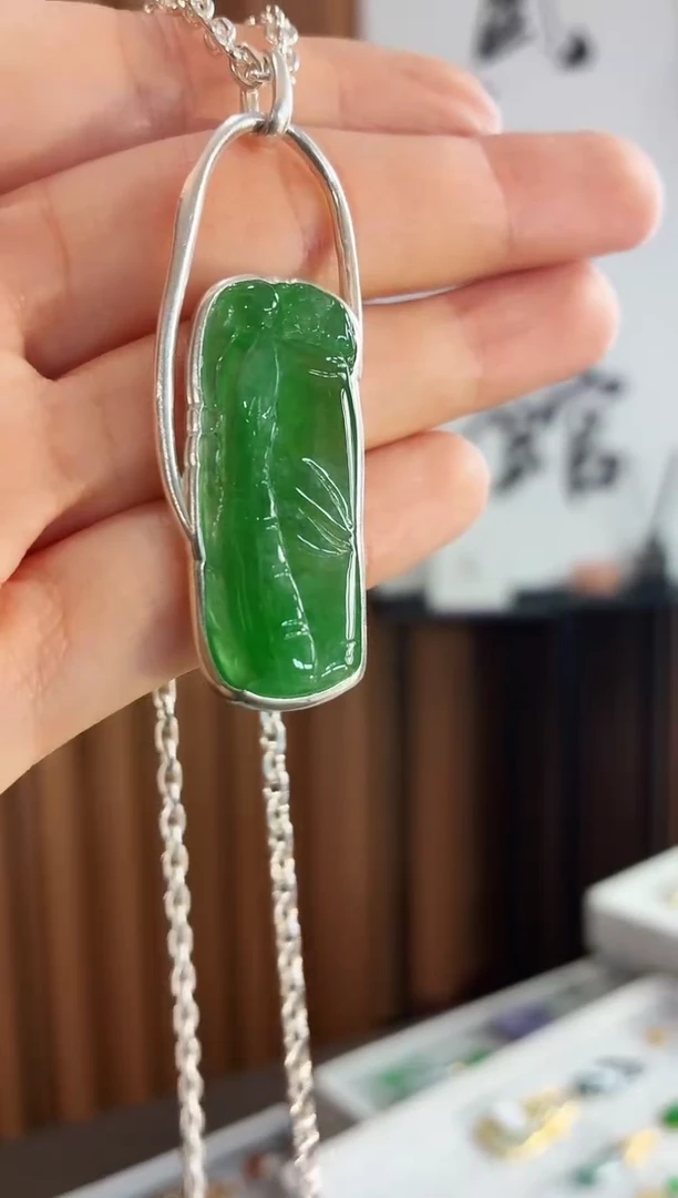 颈饰银S925镶嵌翡翠颈饰