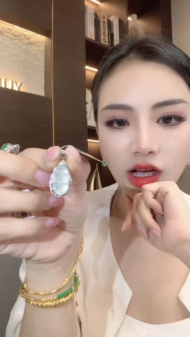 吊坠(不含链)18K金镶嵌翡翠D7
