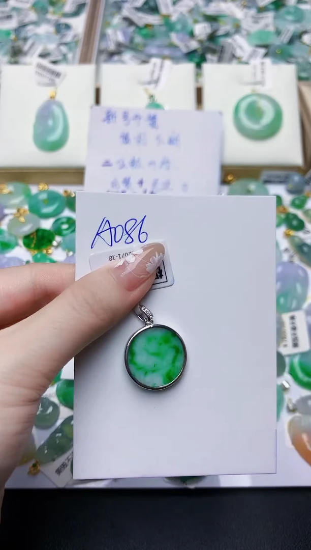 翡翠未镶嵌颈饰0000000000