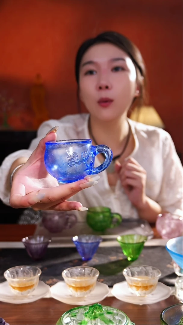 古法琉璃蓝色梅花侧把杯