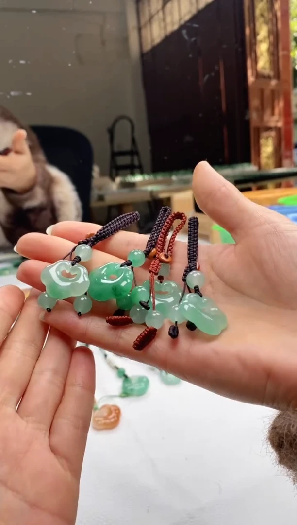 未镶嵌石英质玉车挂挂饰+多样性发其一