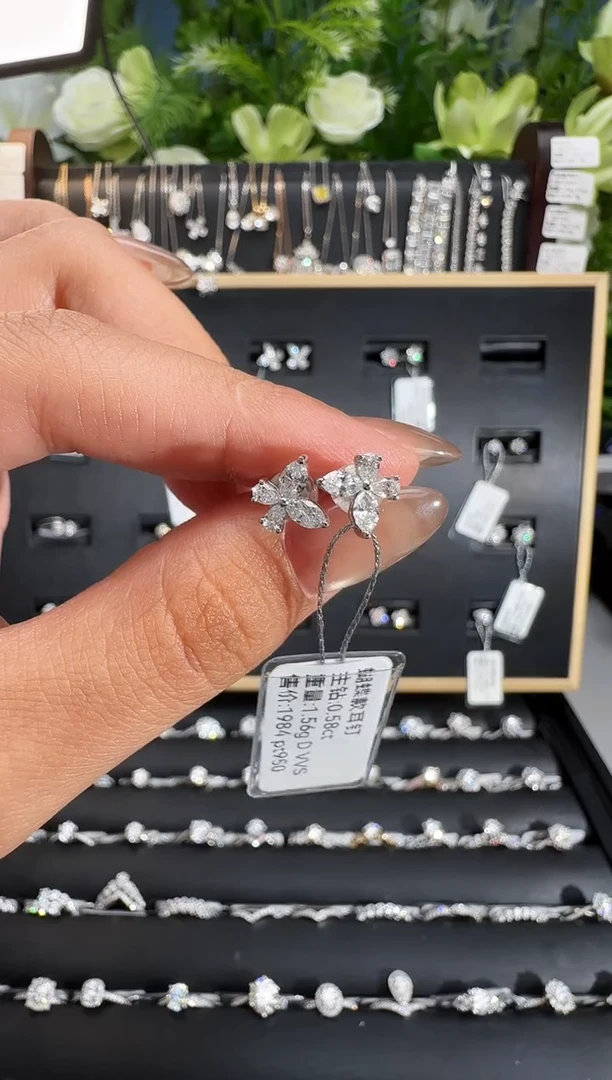 铂Pt950镶嵌实验室培育钻石耳钉蝴蝶耳钉