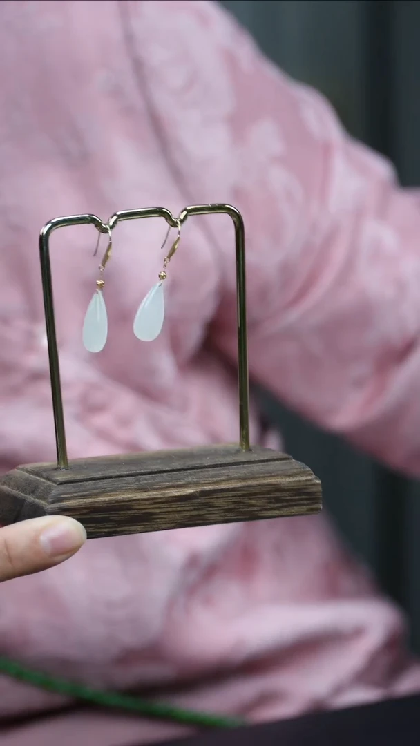 18K金镶嵌和田玉耳饰1